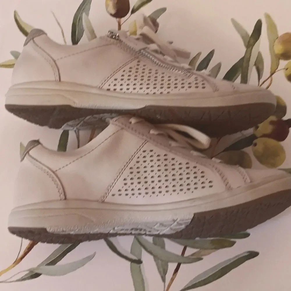 EARTH ORIGINS Etta Leather Sneakers